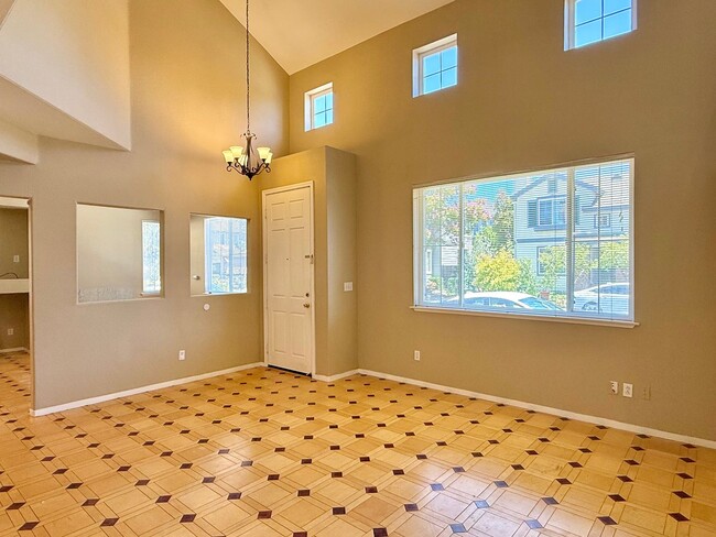 Building Photo - $3,750/ 3 BR – BEAUTIFUL ARDENWOOD HOME IN PRIME FREMONT LOCATION!