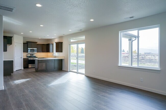 Building Photo - 4 Bedroom, 2.5 Bath New home