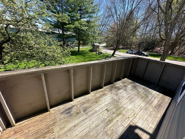 Building Photo - Charming 2BD/1BA Townhome in Burlington’s New North End