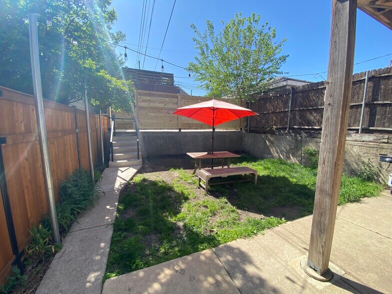 Building Photo - 1644 N Hermitage Ave