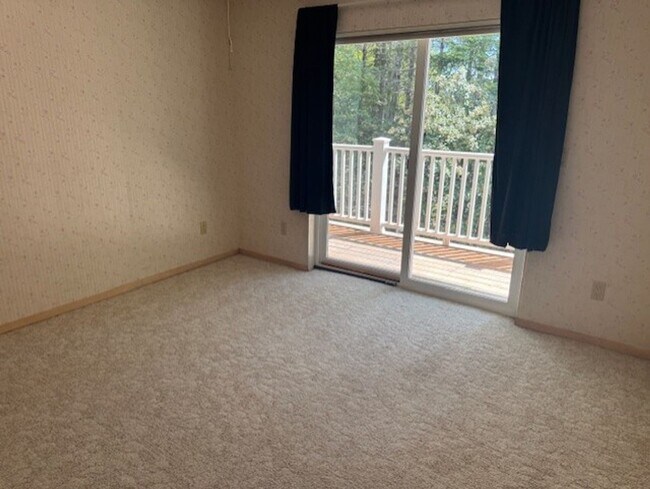 Building Photo - 1445 Seacrest Ln