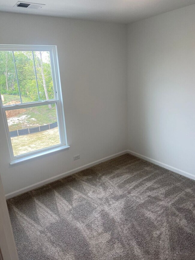 Building Photo - 638 Wolverine Dr