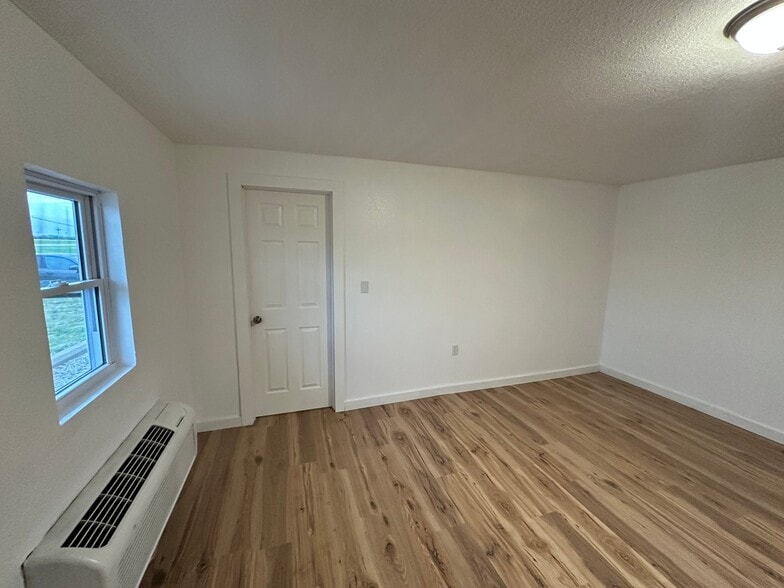 Building Photo - 23276 US-36