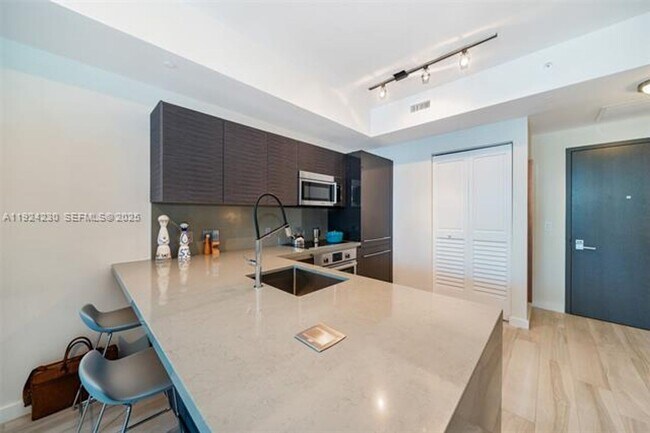 Building Photo - 1080 Brickell Ave