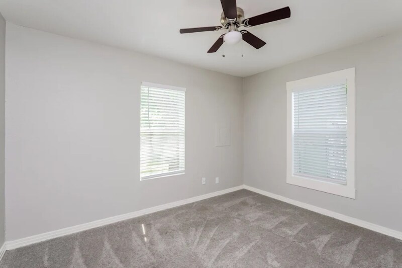 Primary Photo - 5111 Royal Dr