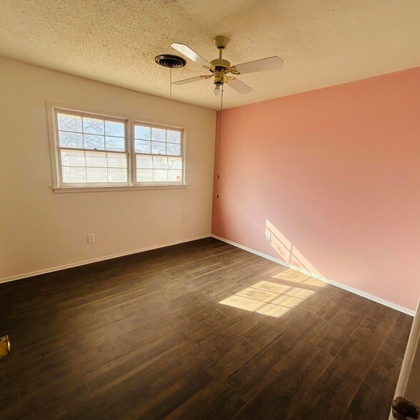 Building Photo - 1918 71st St