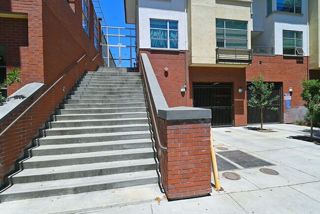 Building Photo - AVAILABLE NOW! $2,550- CUTEST CONDO IN DOW...