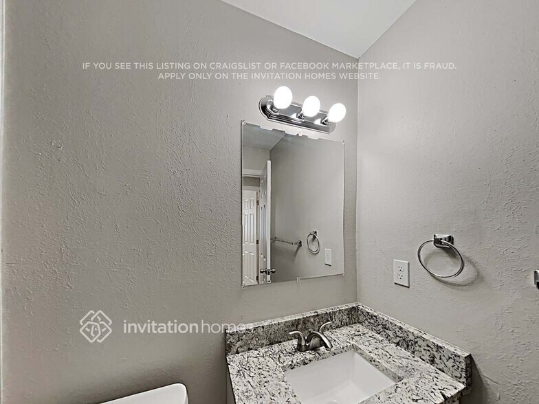 Building Photo - 15735 E Brown Ave