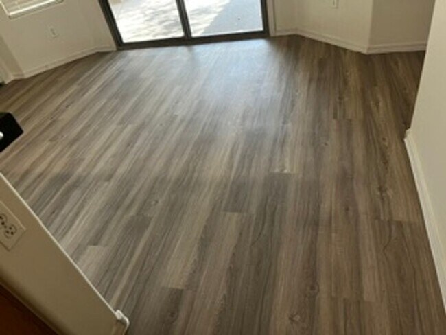 Building Photo - CLEAN~4 BEDROOM~FRESH PAINT~NEW FLOORING