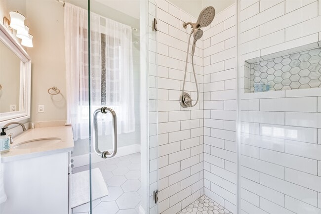 Building Photo - 1121 Market St