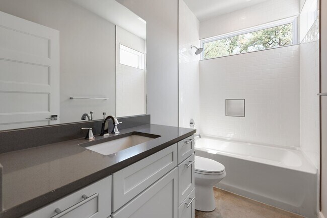 Building Photo - 3107 Walling Dr