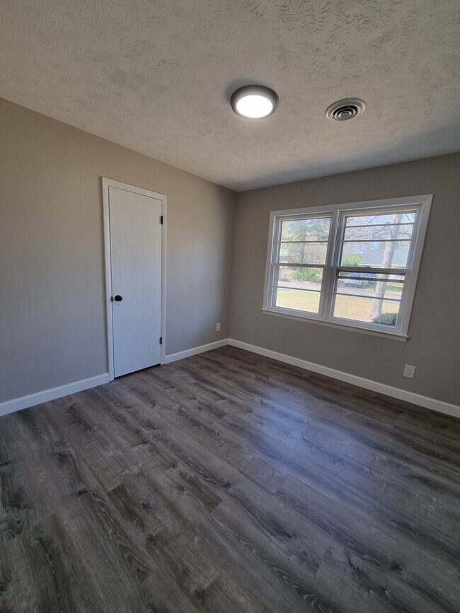 Building Photo - 967 Sanchez Dr