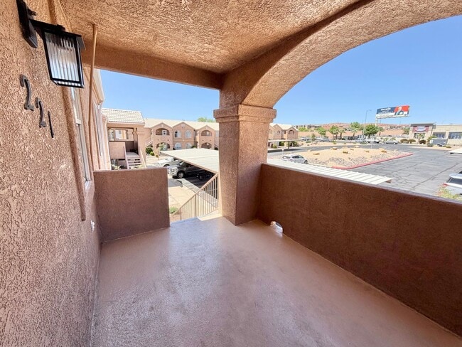 Building Photo - Wonderful Remodeled La Paloma Home!