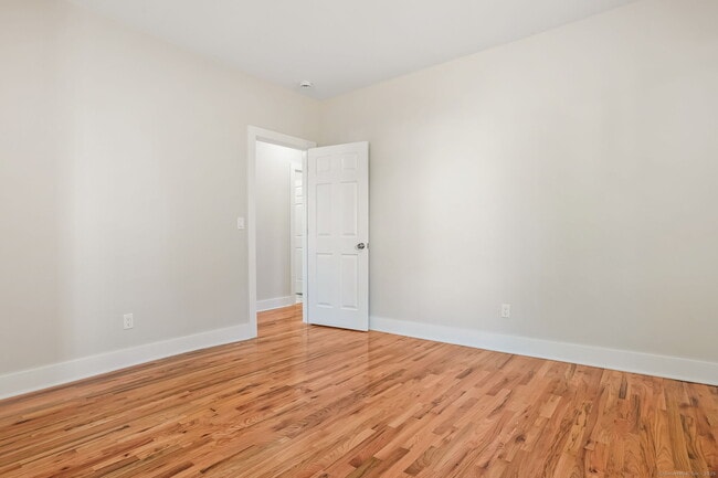 Building Photo - 10 Perry Hill Rd
