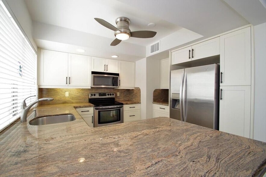 Primary Photo - 3010 Willow Ln