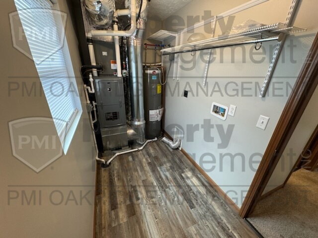 Building Photo - 2 Bedroom Townhouse with Garage