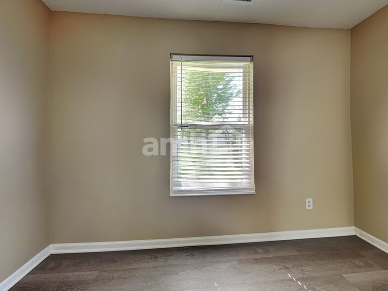 Building Photo - 19 Pond Ln