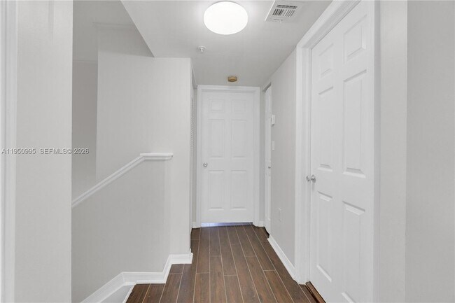 Building Photo - 2945 NE 185th St