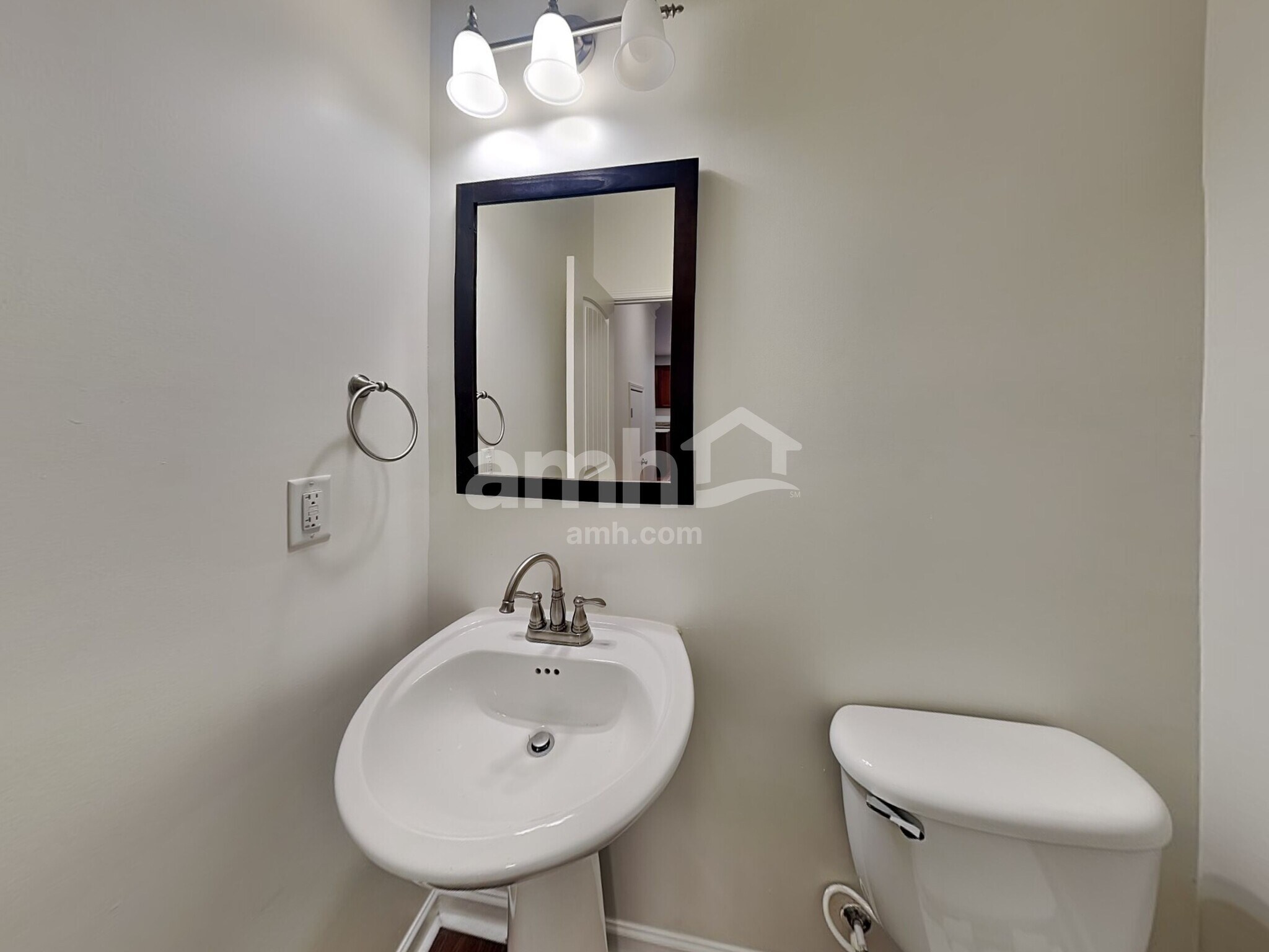 Building Photo - 3145 Yachet Ct SW