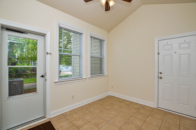 Building Photo - 9020 Ladys Secret Dr