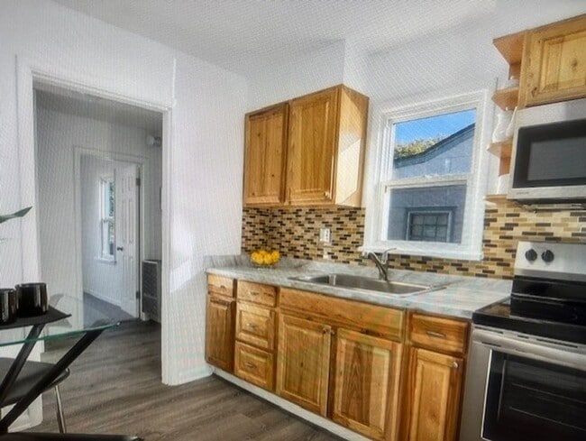 Building Photo - Charming & Updated 3-Bedroom Home in Histo...