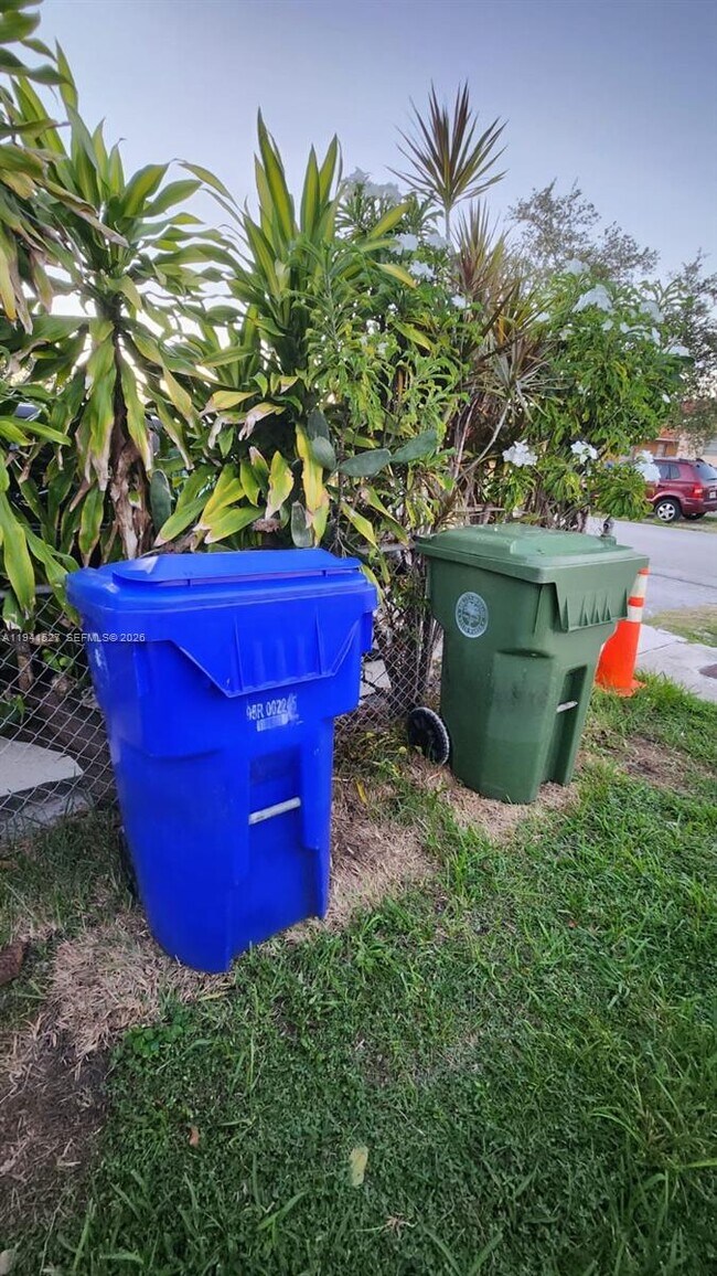 Building Photo - 3312 SW 24th Ter