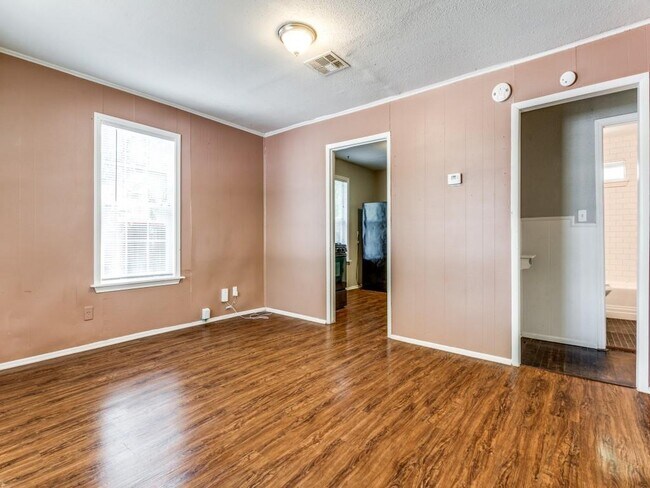 Building Photo - 1136 Garland Ave