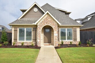 Building Photo - NOW LEASING