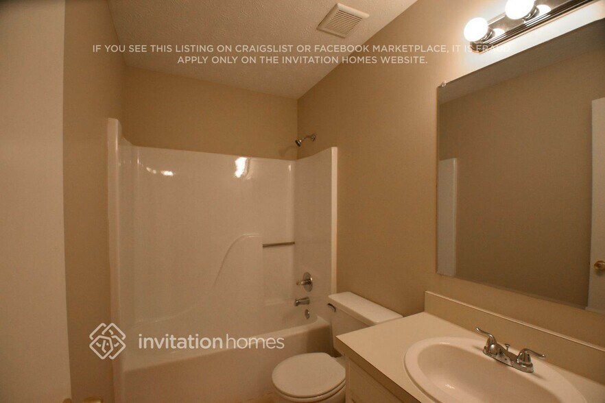 Building Photo - 1501 Sundale Dr