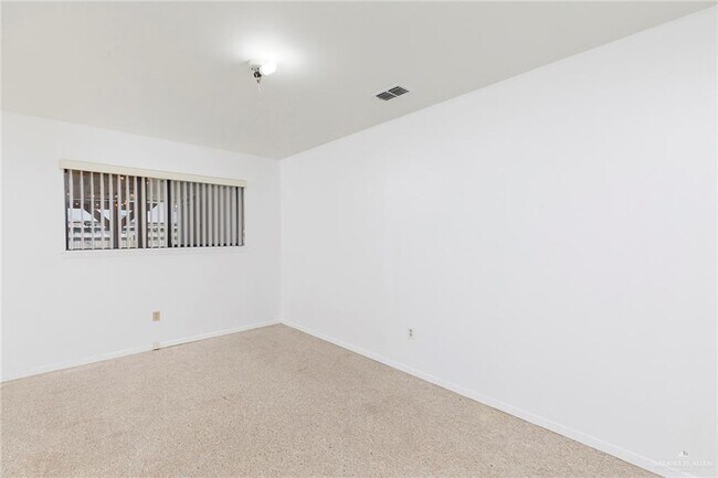 Building Photo - 21 Orchid Ave