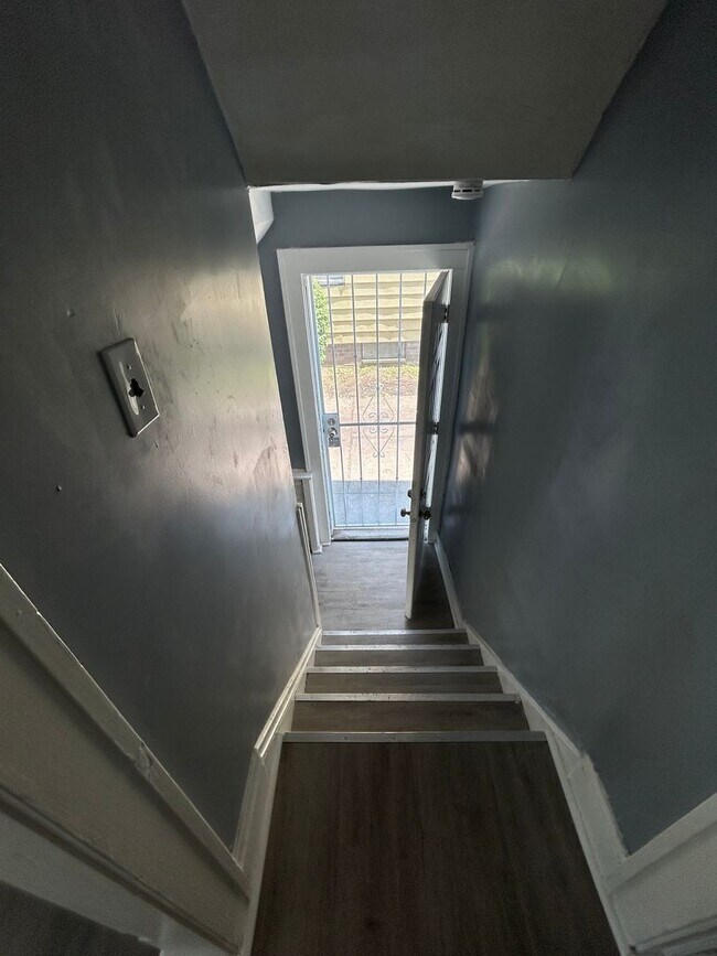 Building Photo - Coming Soon! Section 8 Accepted! Newly Ren...