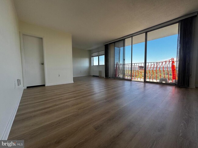 Building Photo - 2059 Huntington Ave