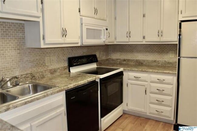 Building Photo - 2128 Greenwood Pl SW