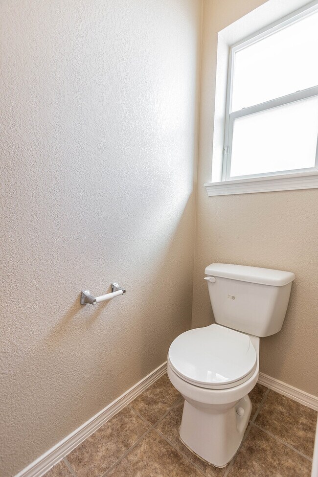 Building Photo - 3 bedroom 2 bath home in Northeast El Paso (nearby Fort Bliss)