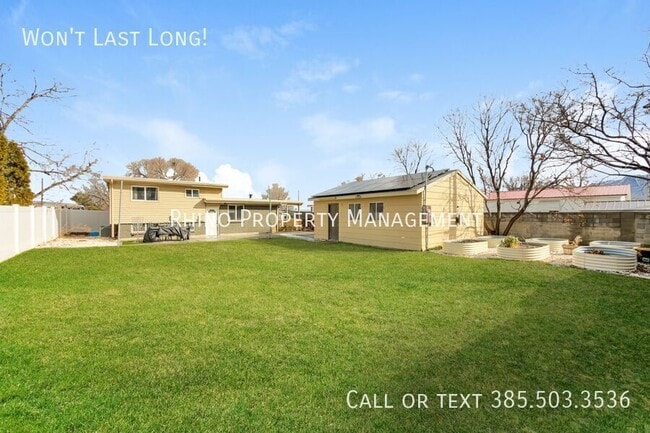 Building Photo - 1993 Champagne Ave