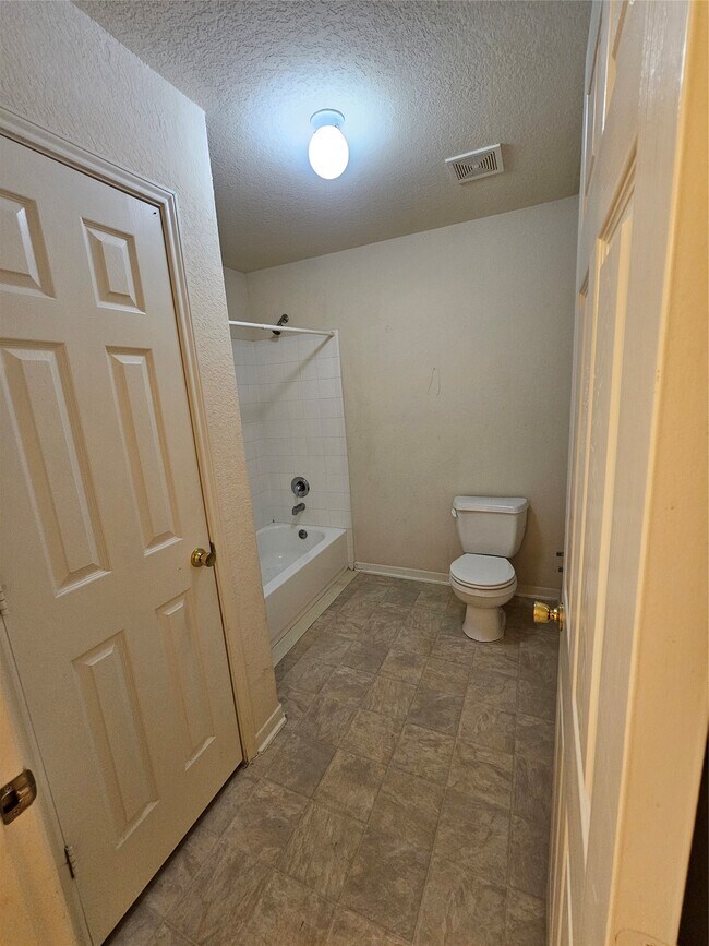 Building Photo - 11015 Walkup Way