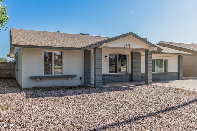 Building Photo - 3741 W Poinsettia Dr