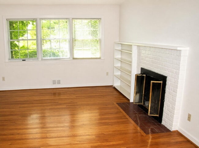 Building Photo - Elegant Split-Level Living in Prime Falls Church Location