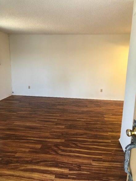 Building Photo - 1006 W Calle Del Sol