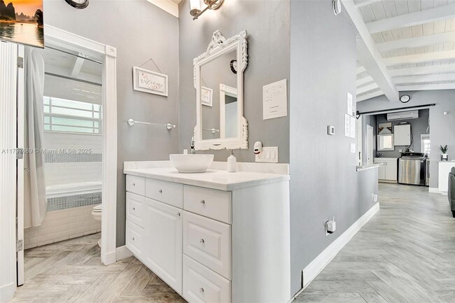 Building Photo - 2531 Gulfstream Ln