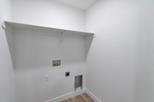 Building Photo - 2881 S Bluff Rd