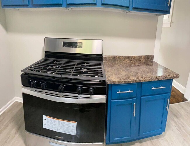 Building Photo - Custom updated rental! All new!