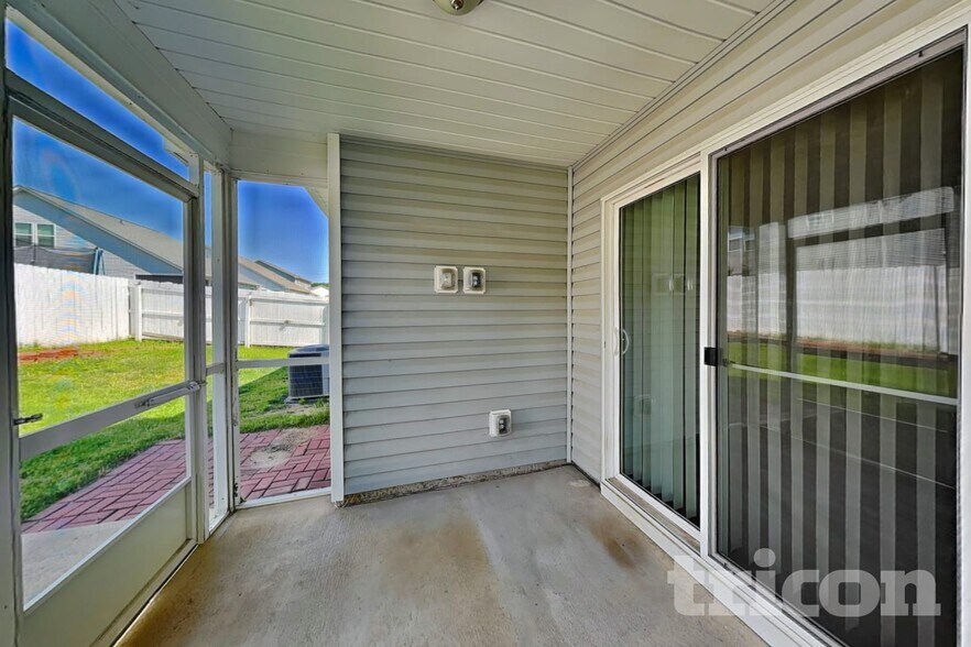 Building Photo - 1705 Sawtooth Ct