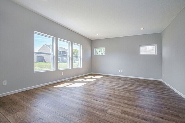 Building Photo - 54154 Angeline Dr