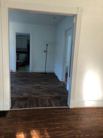 Building Photo - 68 2nd St