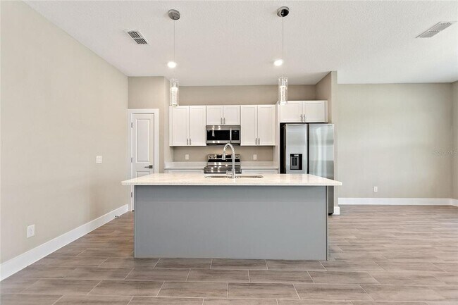 Building Photo - 326 Royal Palm Wy