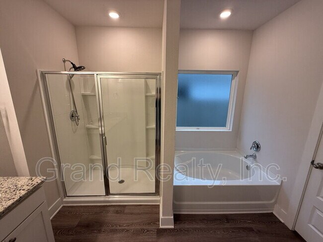 Building Photo - 5749 Danbury Blvd