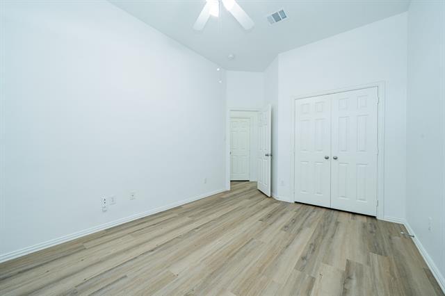 Building Photo - 910 Crater Lake Ct