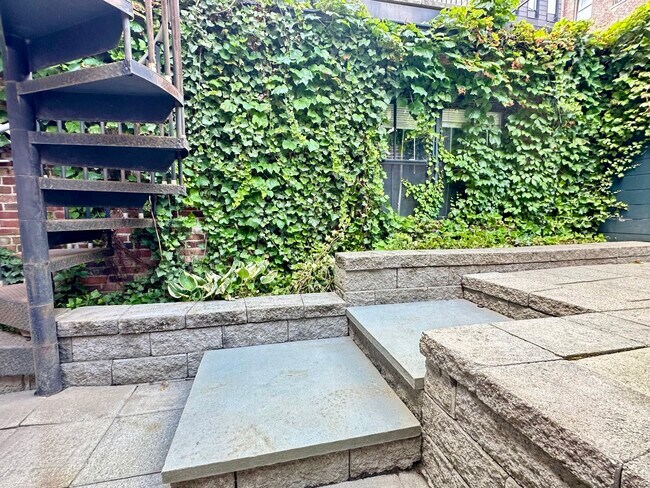 Building Photo - 658 Massachusetts Ave