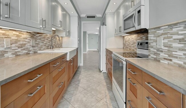 Building Photo - 4200 N Ocean Dr